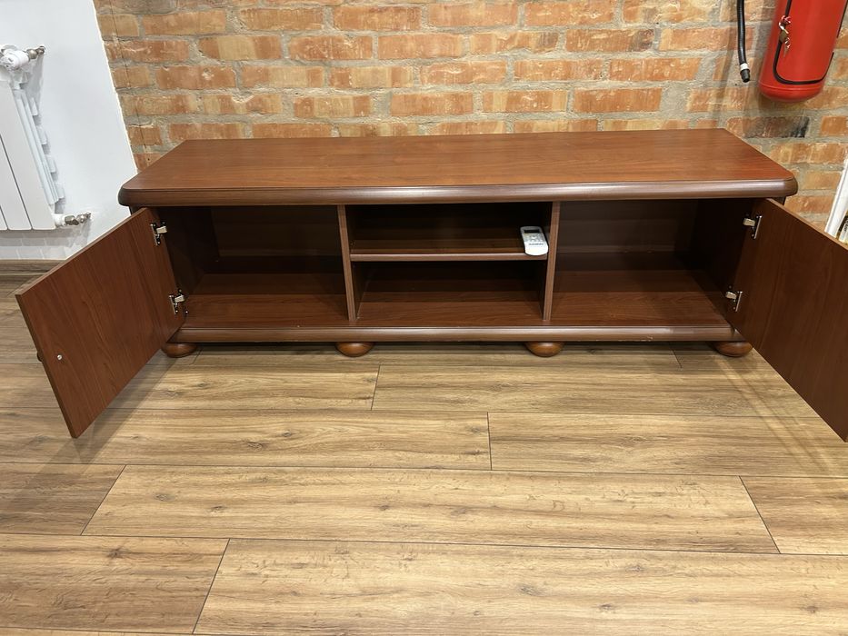 Szafka RTV z półkami