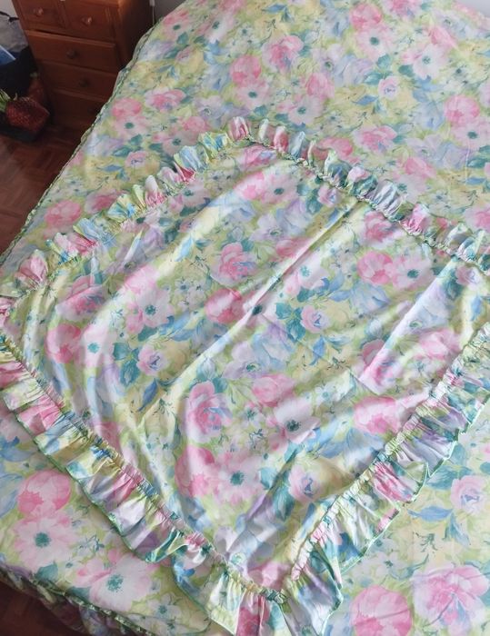 Colcha edredon, rolo e toalha para Camilha * Baixa de Preço