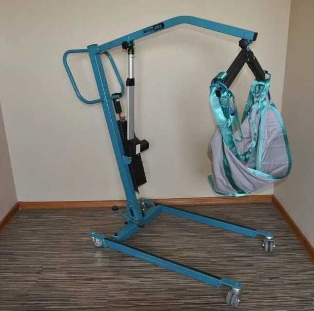 Підйомник електричний інвалідний для пересадки та купання Aks Foldy