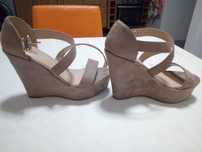 Sapatos Castanhos Abertos
