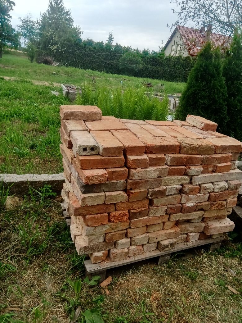 Do sprzedania dachówka i cegła
