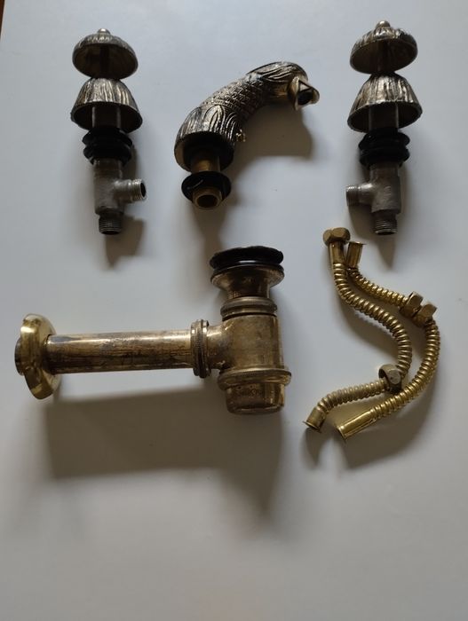 Torneiras antigas em latão