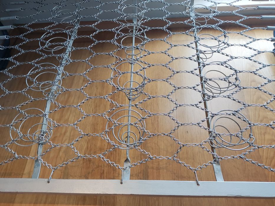 Cama armação de metal + colchão