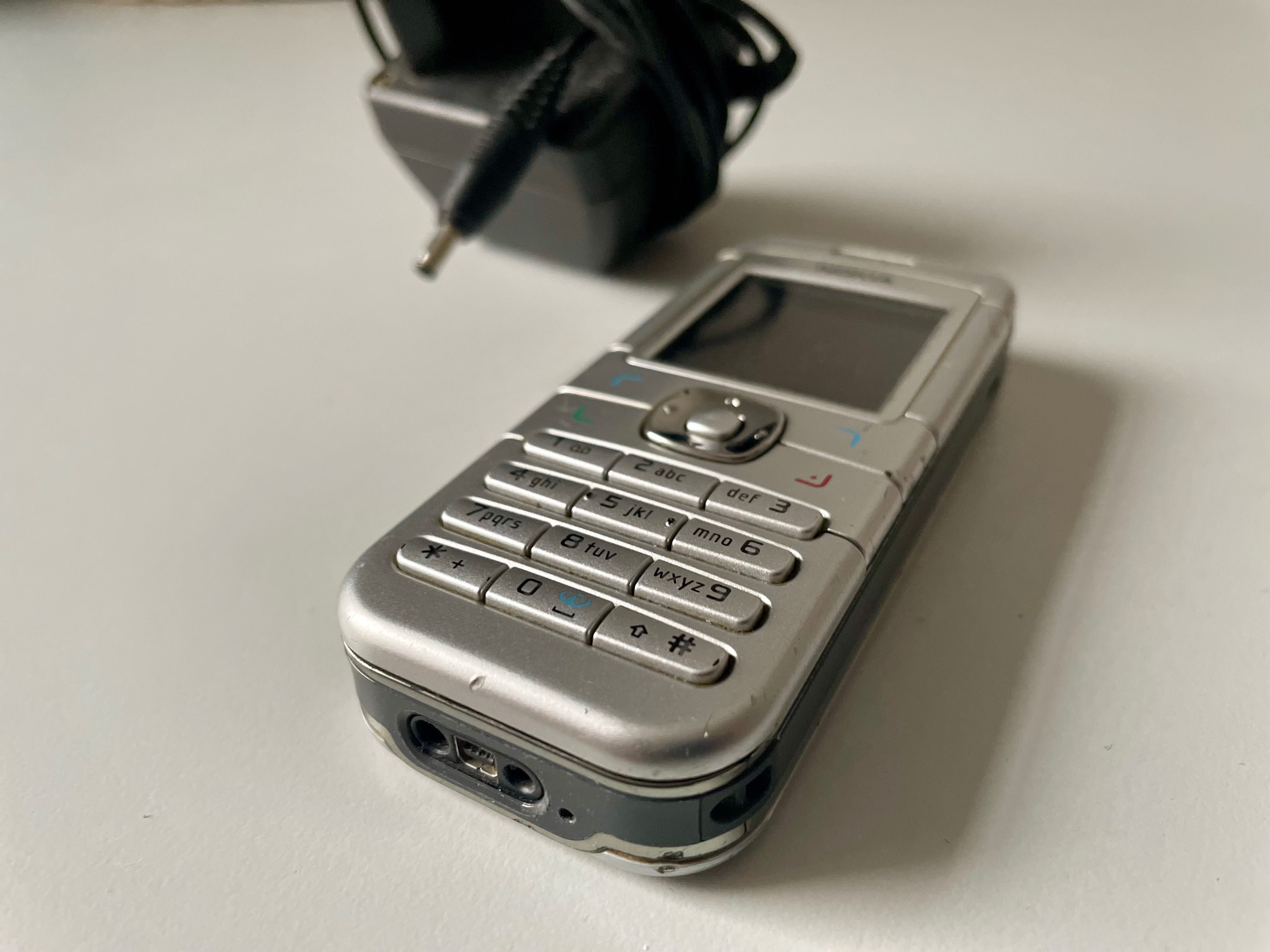 Telefon Nokia 6030 (brak simlocka) + ładowarka ACP-7E