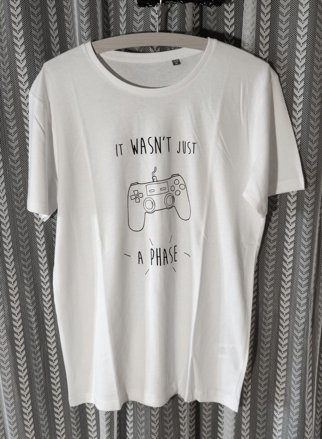T-shirts "Não Era Apenas Uma Fase" brancas II