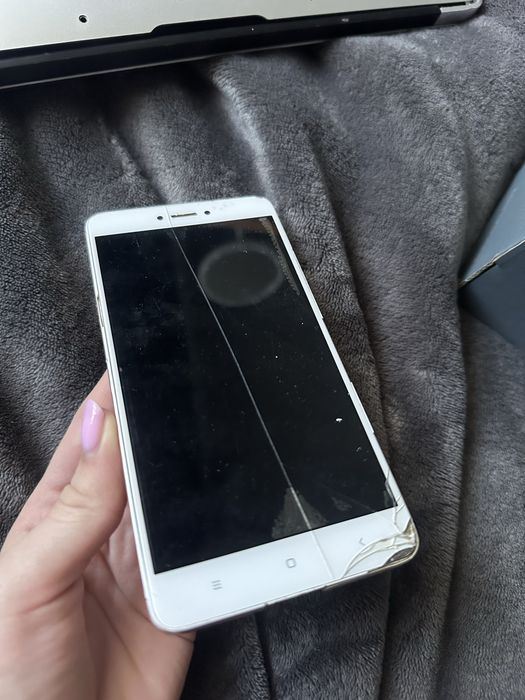 Redmi Not 8 в темно синьому кольорі ті інші