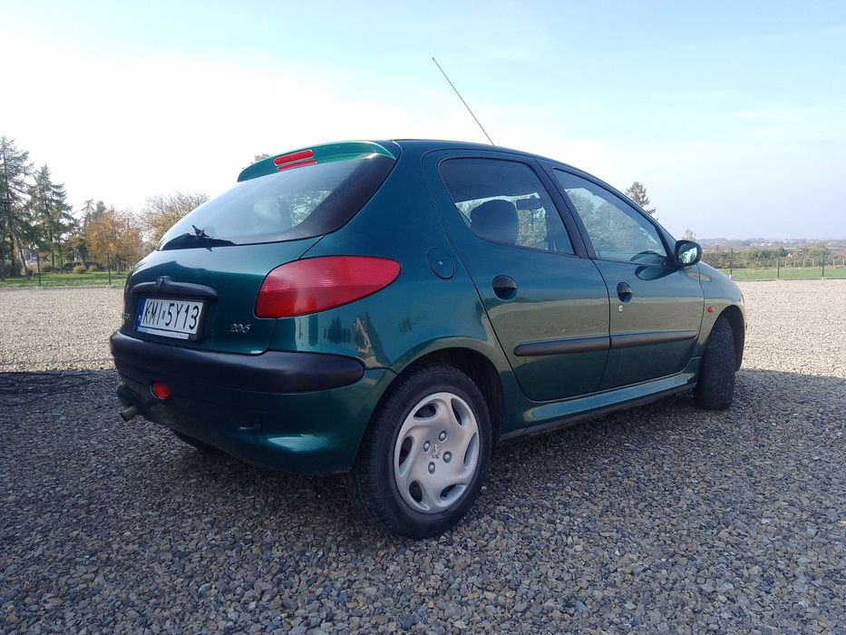 Sprzedam Peugeot 206 1.1 b mały przebieg