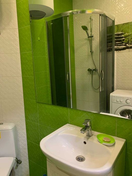 Здам світлу 1-к квартиру з шикарним видом з вікна