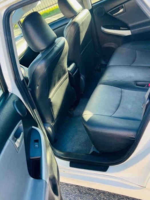 Toyota Prius Four      2014