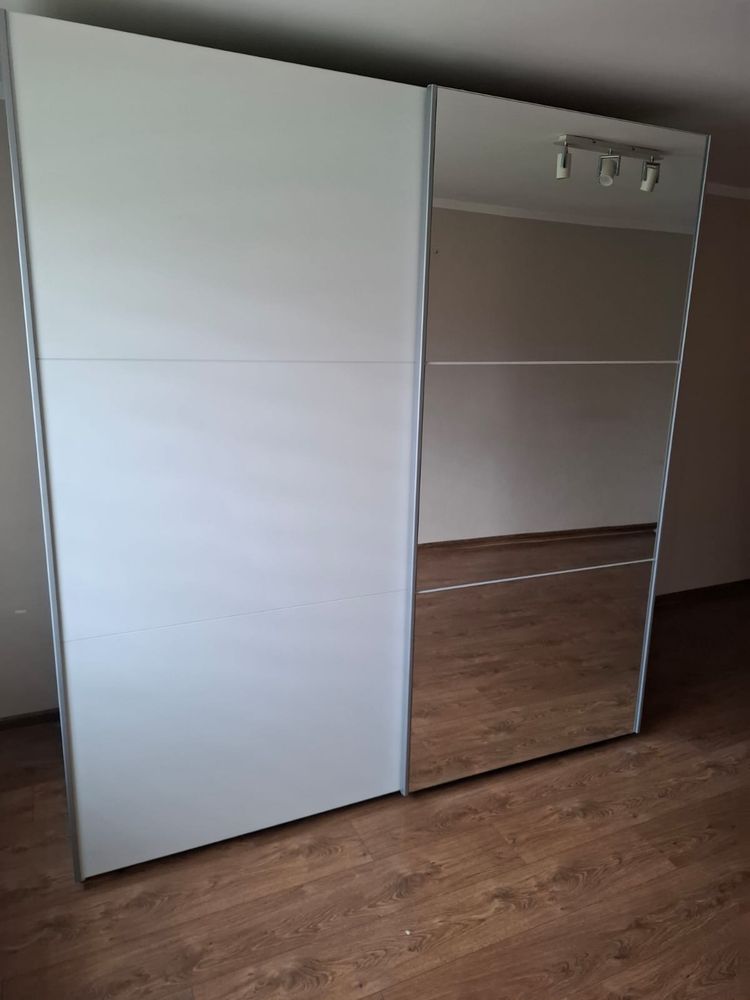 Szafa przesuwna z lustrem 200 cm
