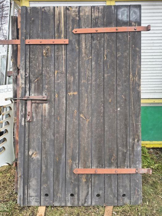 Drzwi garażowe bardzo mocne z okuciami