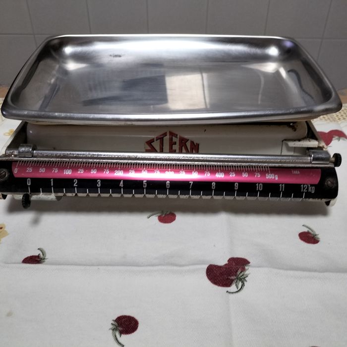 Balança de cozinha antiga.