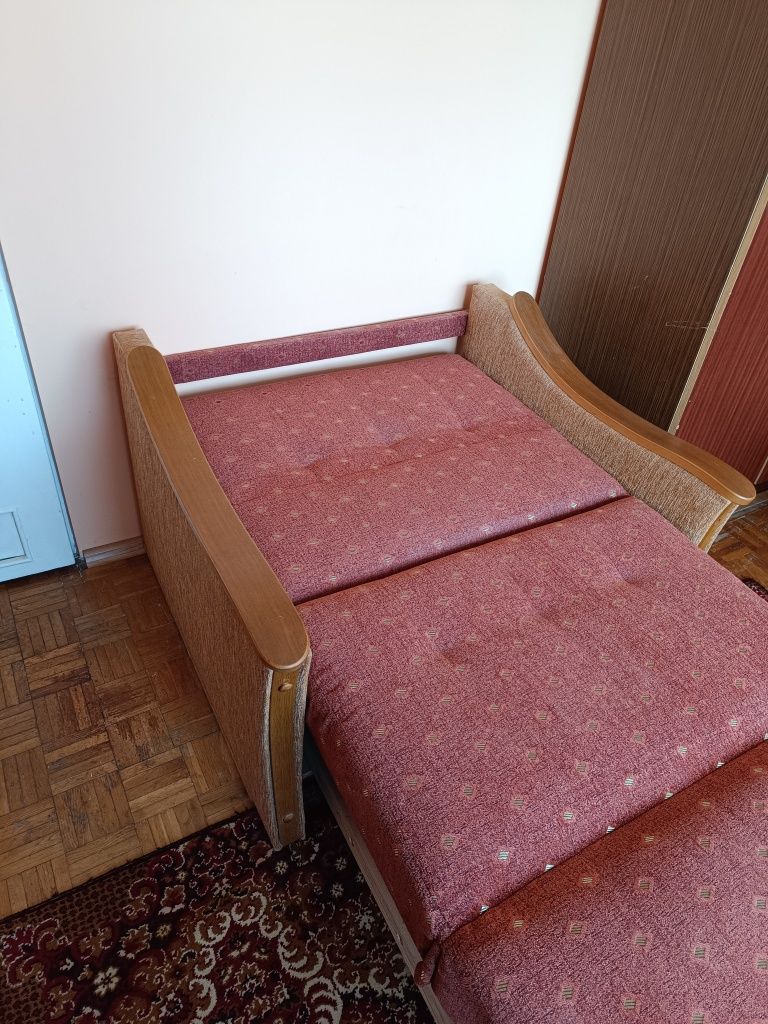 Sofa rozkładana, tapczan pojedyncza,stan bardzo dobry