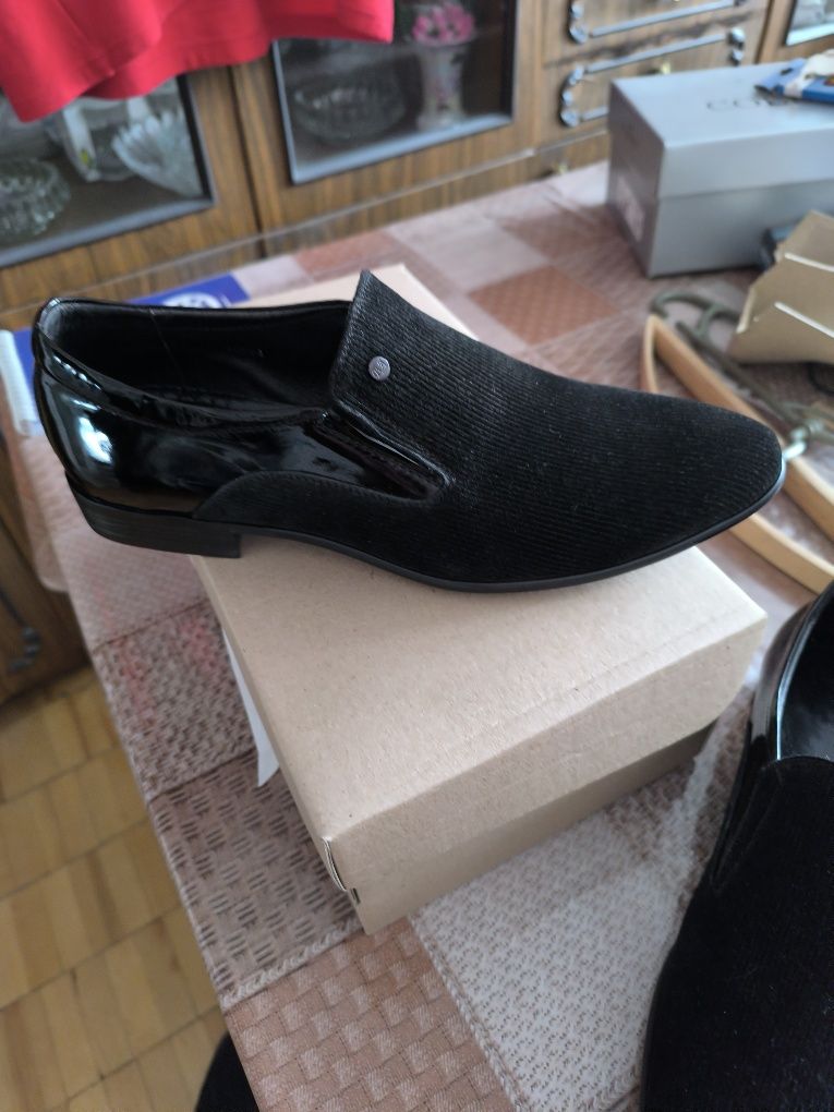 Продам шикарные новые мужские замшевые  с лакированной кожей туфли 43р