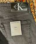 Calças Calvin Klein. 75euros
