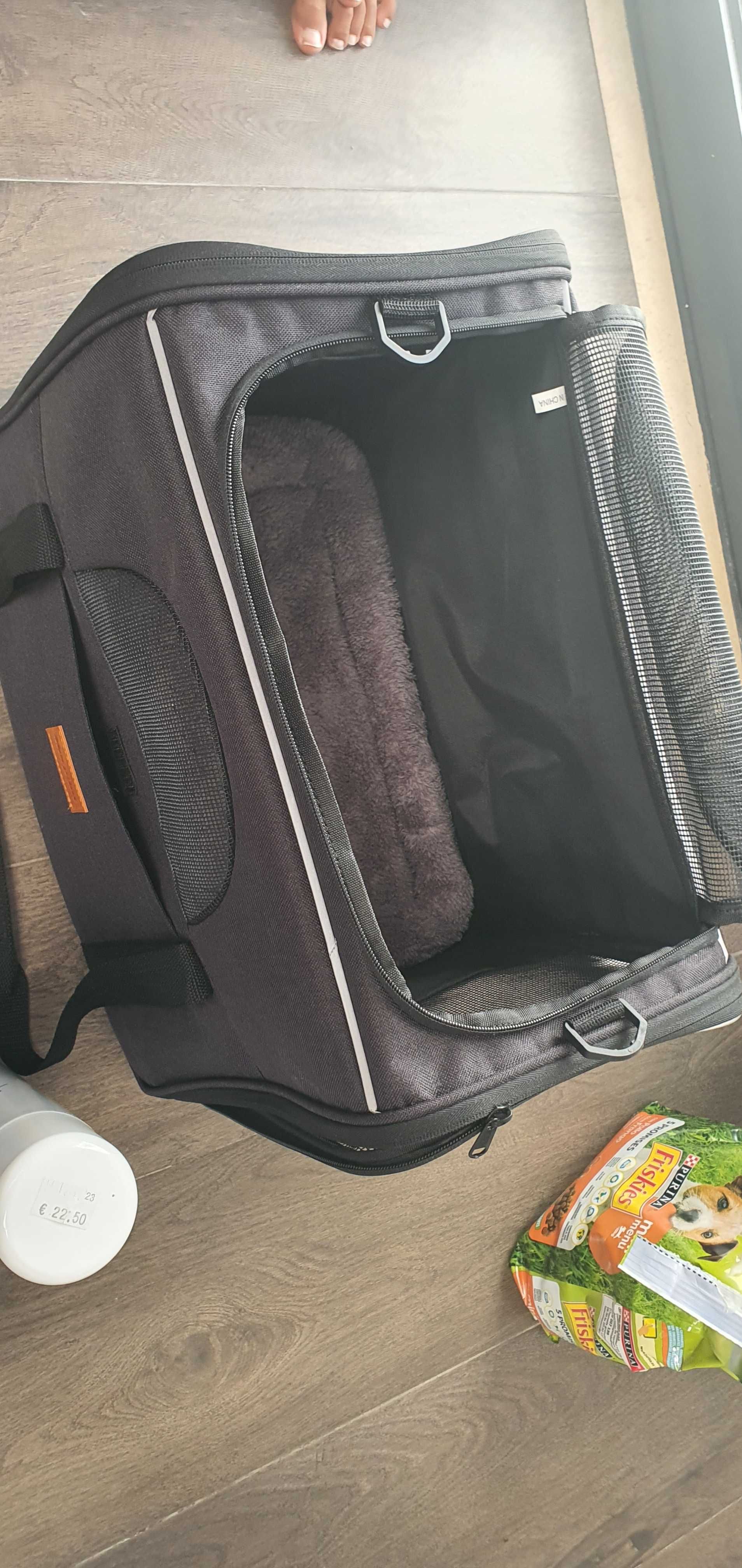 Saco de viagem, tigela de água e acessórios para cães