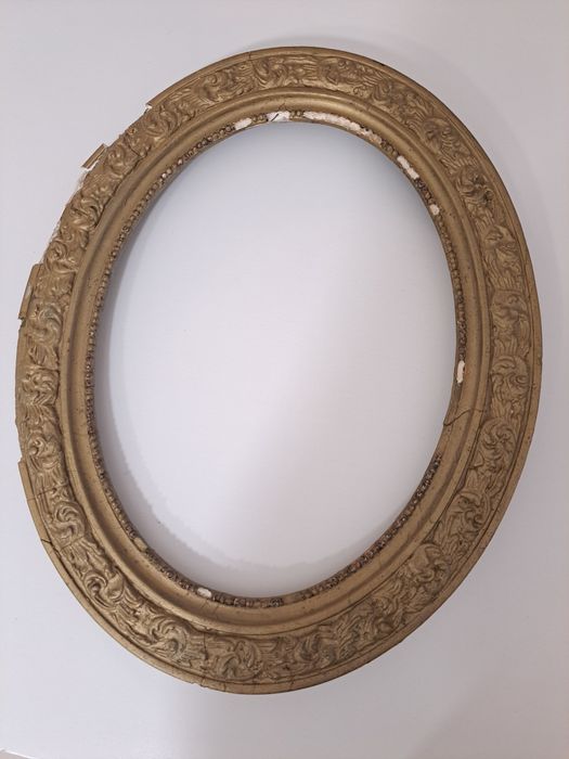 Moldura vintage a precisar de restauro