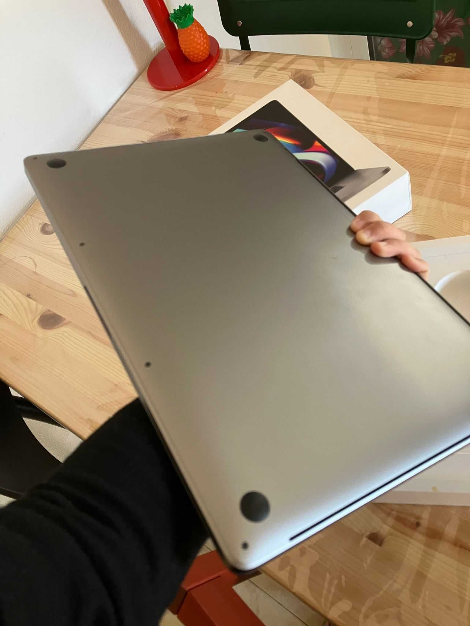 Macbook Pro 15.9" 2019 32gb RAM / 1TB SSD / Intel Core i9 8-Core