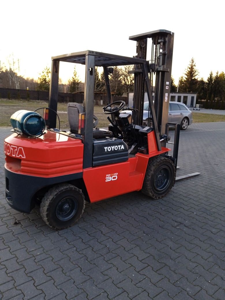 Sprzedam wózek widłowy toyota udźwig 3 tony