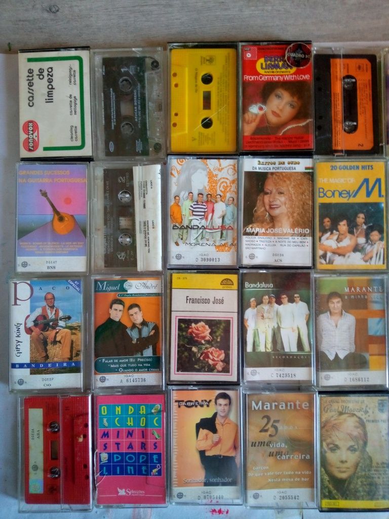 Vendo cassetes música  c/portes incluídos