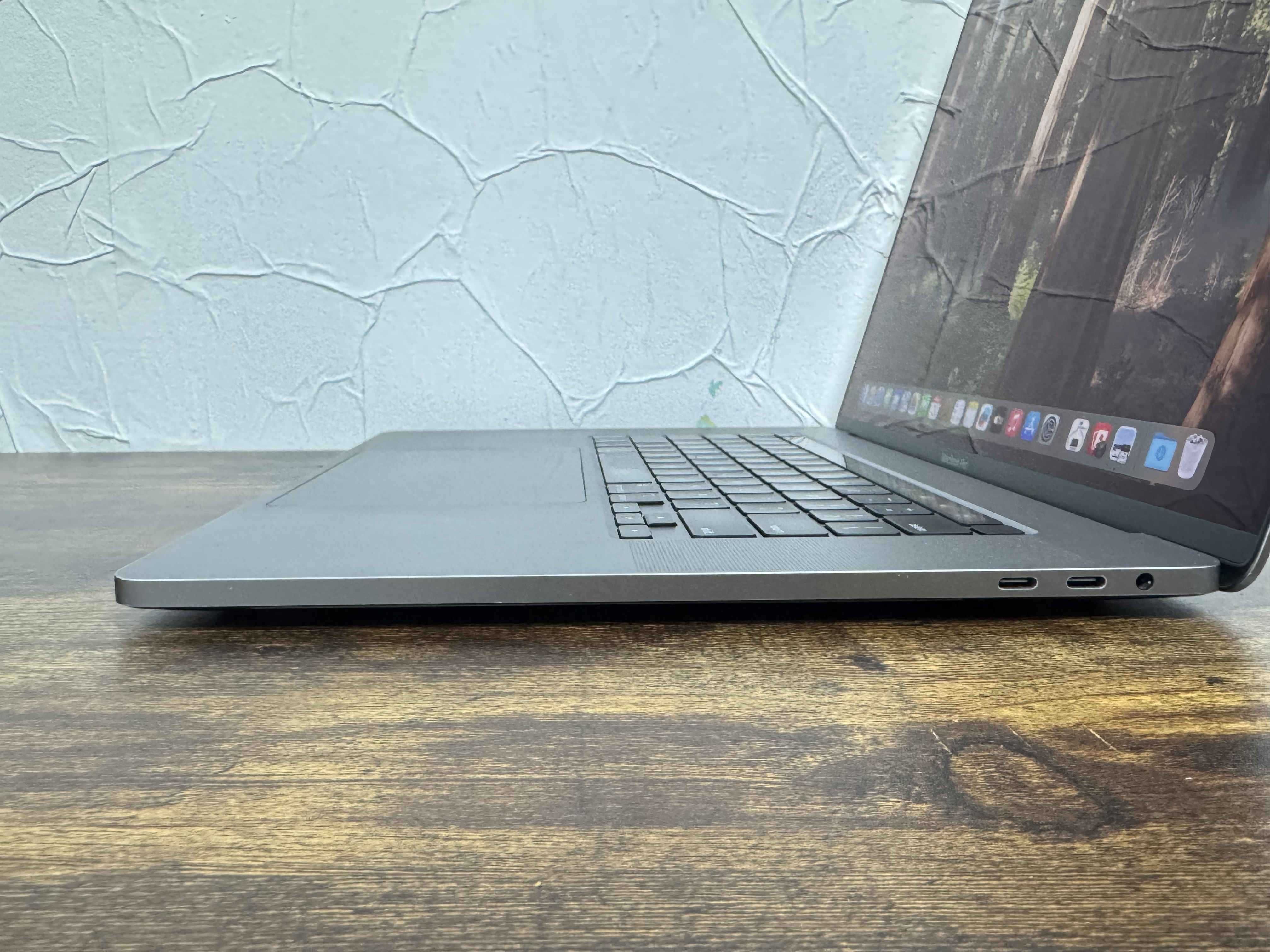 MacBook Pro 16” – i7, 16GB RAM, 500GB SSD, Radeon Pro 5300M