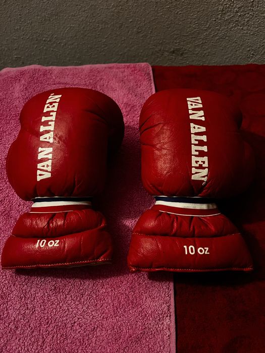 Bola de futebol adidas / luvas de boxe /corda de saltar.