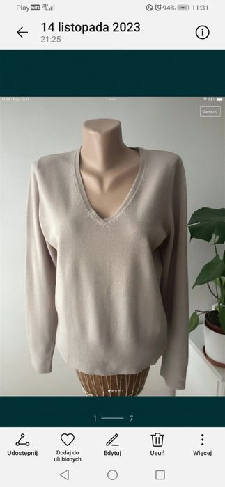 Beżowy sweterek w serek