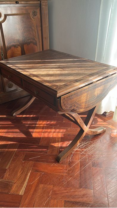 Mesa antiga com abas 74x50x52 (fechada)