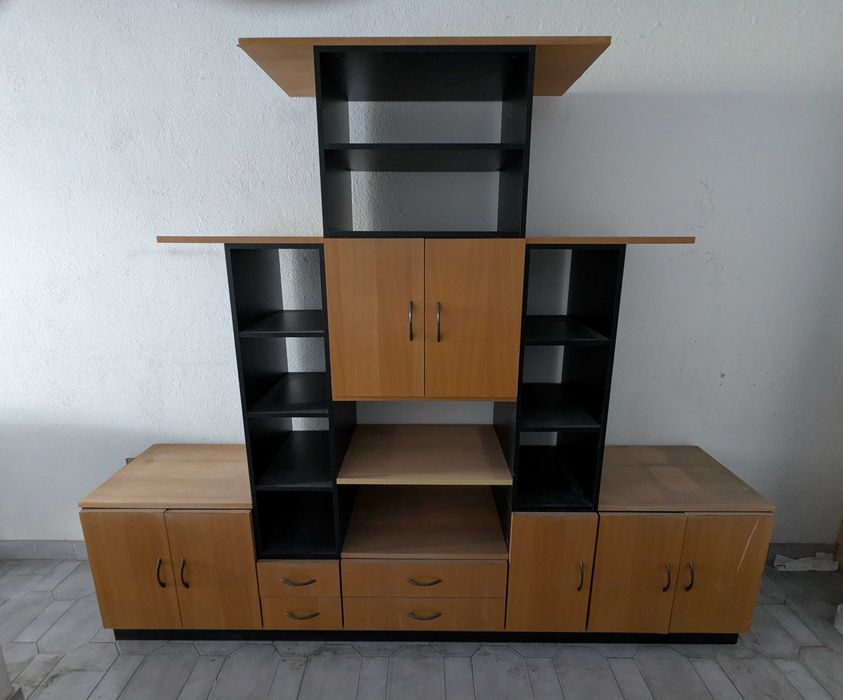 Estante escritorio em madeira, na cor cerejeira e preto