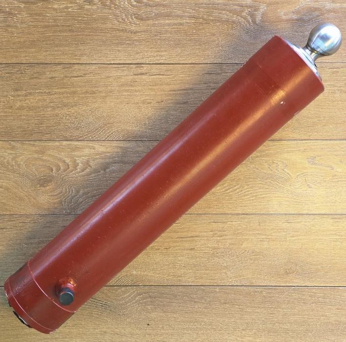 Нагнітатьель масла у робочому стані перевірений.   Циліндр  5 штока єв