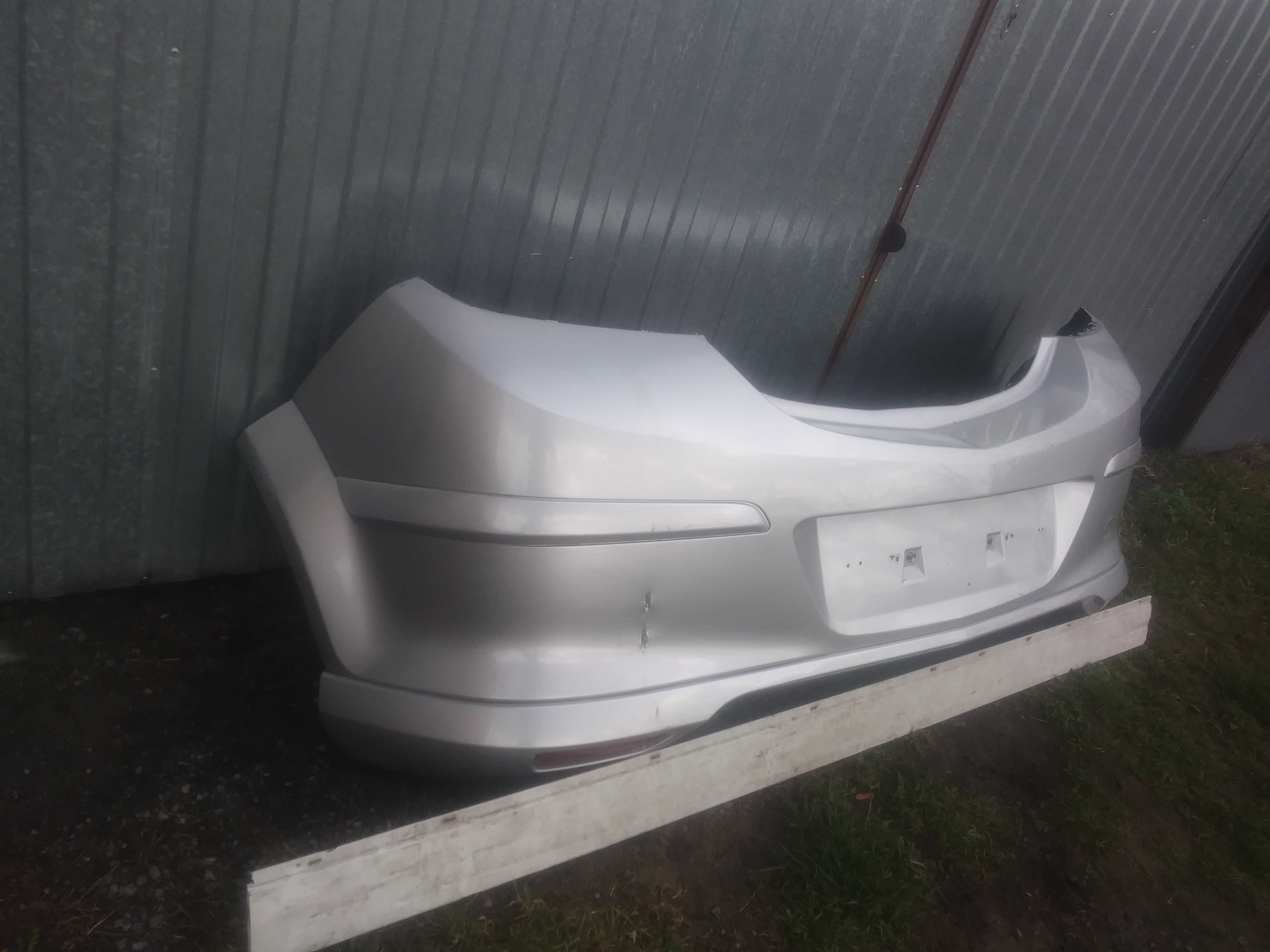 Opel Astra H GTC 3-drzwi Zderzak Tył tylny srebrny Z157