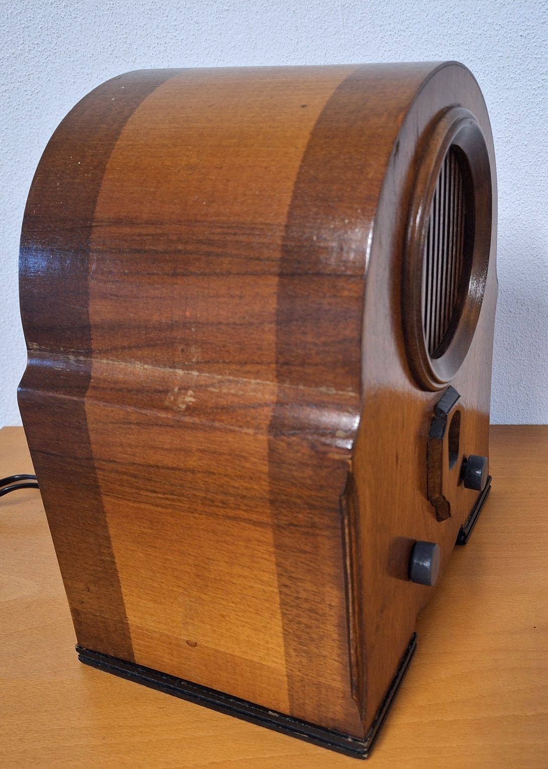 Rádio antigo com FM