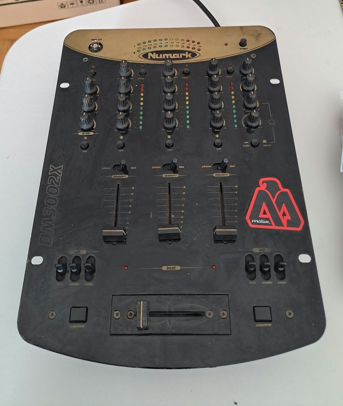 Mesa mistura Numark DM3002X