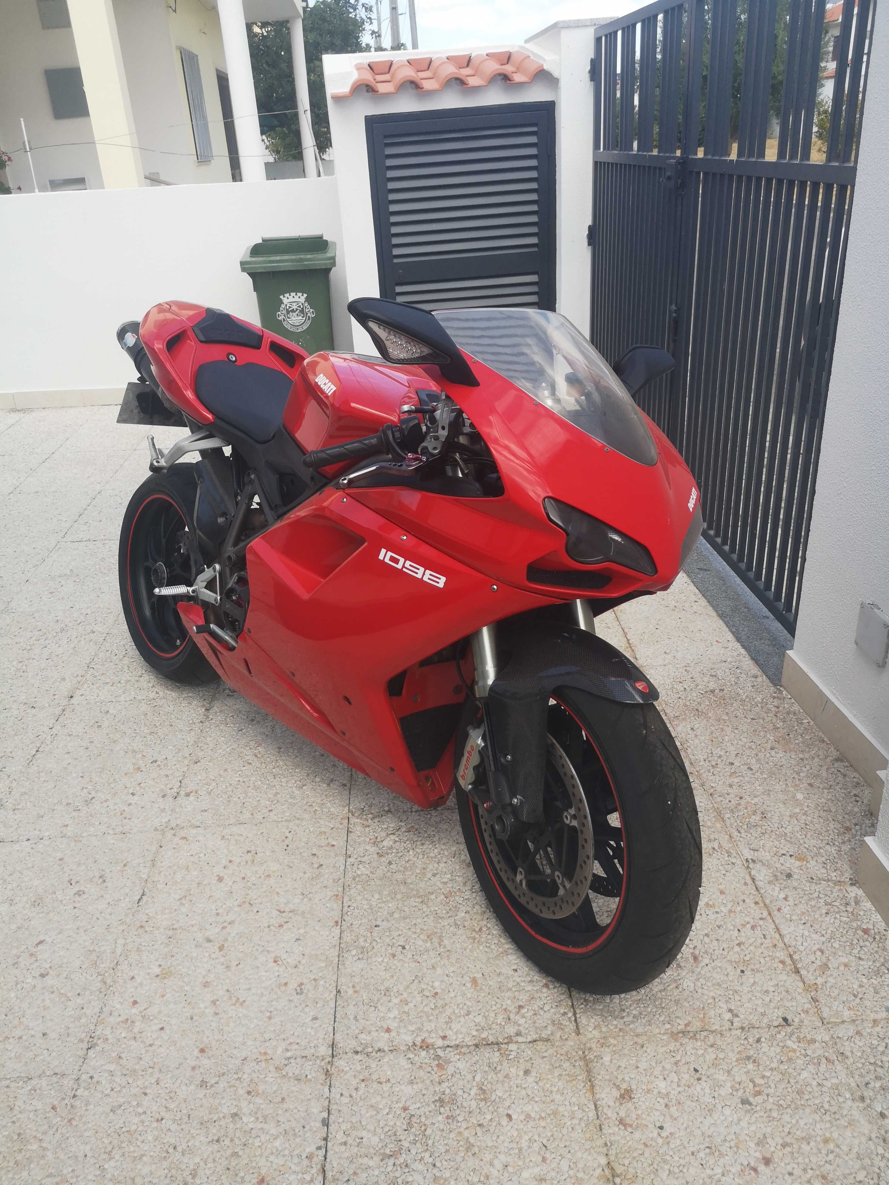 Ducati 1098 com extras