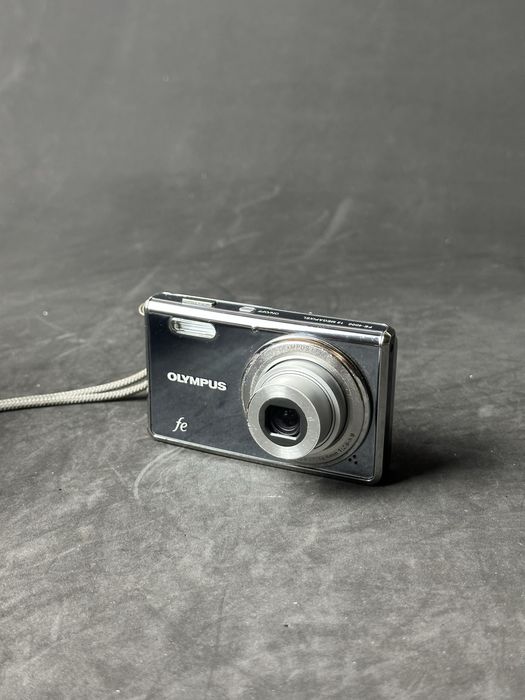 Цифровий фотоапарат Olympus  в робочому стані