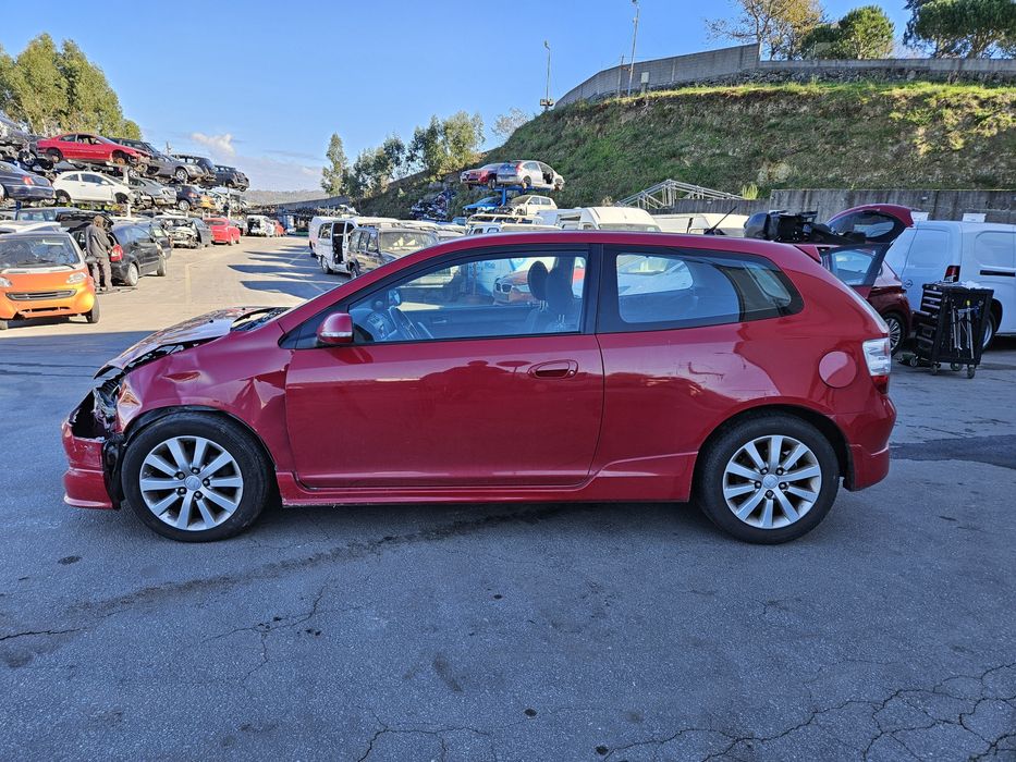 Honda Civic VII 1.6i de 2006 para peças 
Não vendo comp