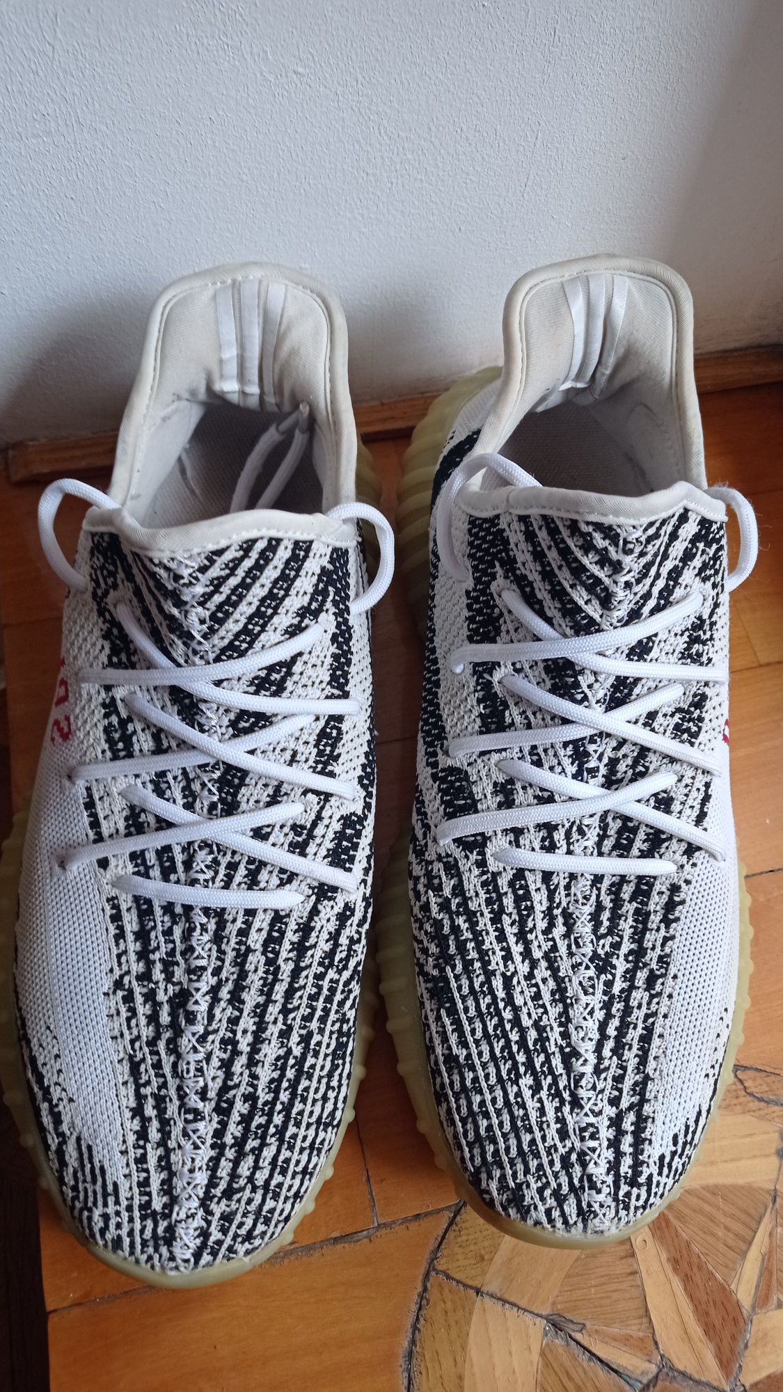 adidas yeezy boost 350 v2 zebra