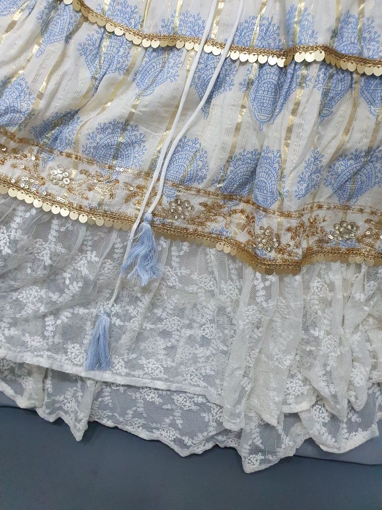 Vestido azul e dourado