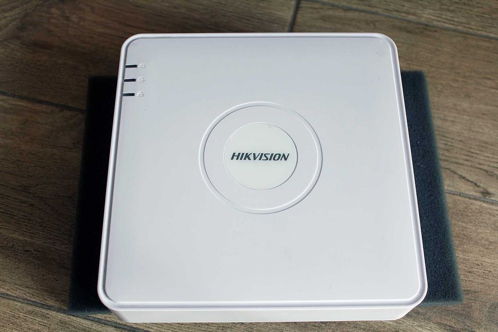 4 канальный видеорегистратор NVR Hikvision DS-7104NI-Q1