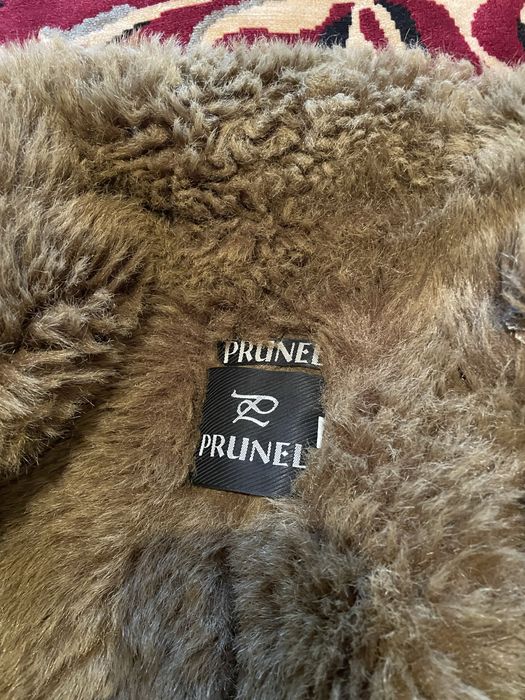 продам жениски дблонка очен теплый очен мала одивал все время шкафы  .