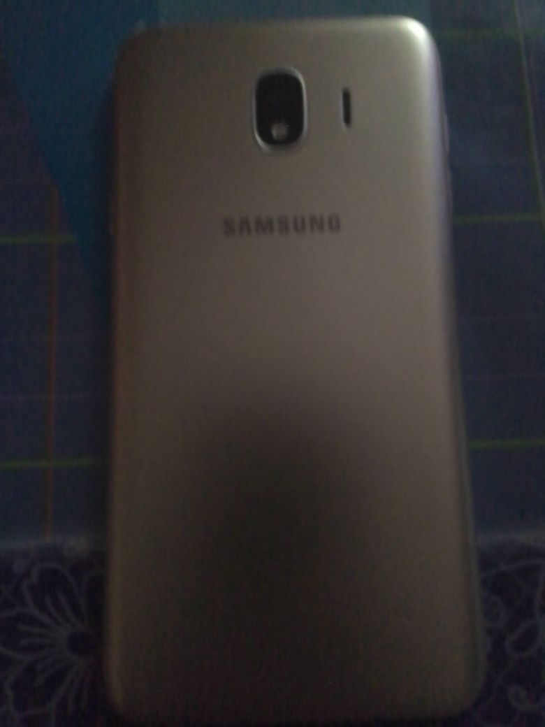 Телефон Samsung j4