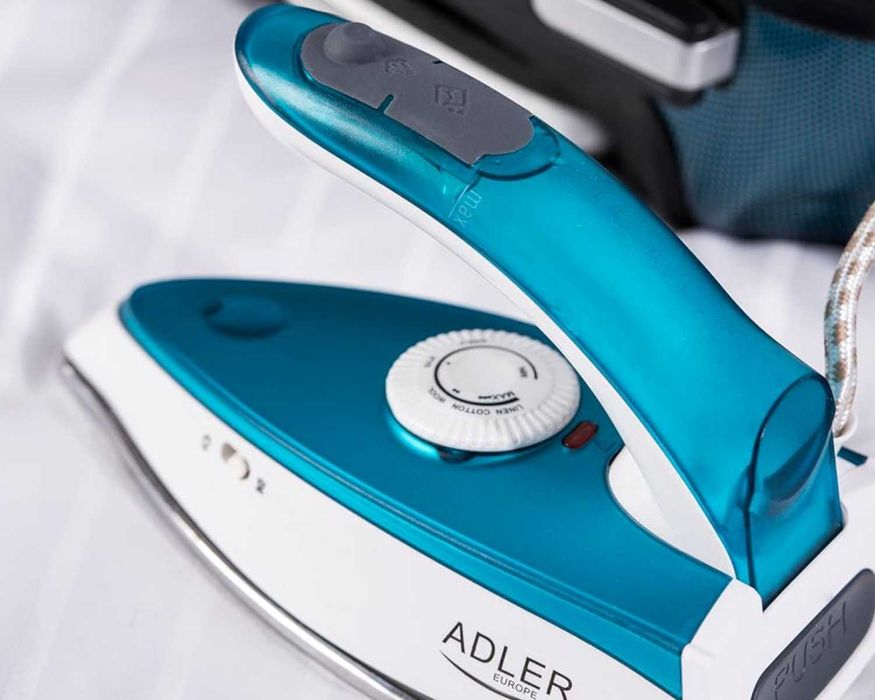 NOWE Adler Żelazko Turystyczne 1700W Parowe Składana Rączka 60ML Małe