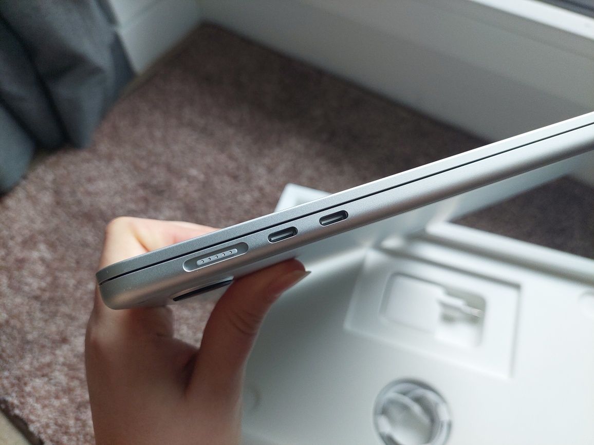 Macbook air Apple M3-chip 15-inch 8/256