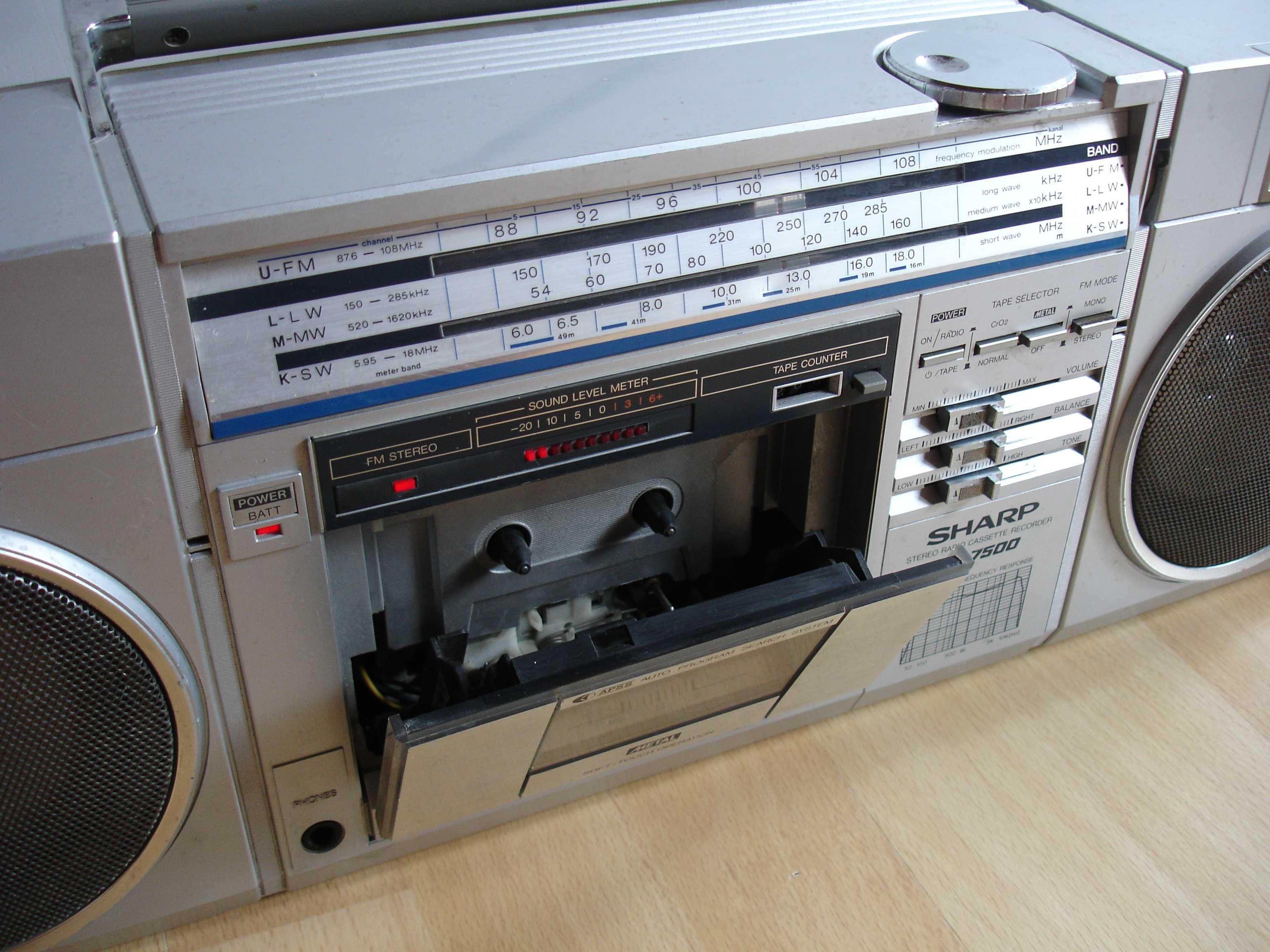 Radiomagnetofon SHARP GF-7500