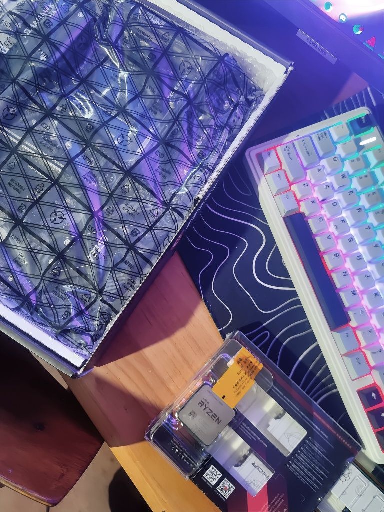 продам комплект ryzen 5 5600, msi b450 tomahawk max, 32gb 3600mhz ddr4