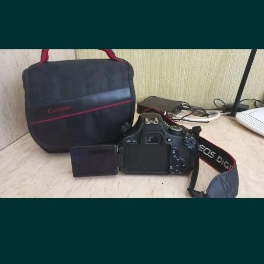Фотоарарат Canon EOS 600D