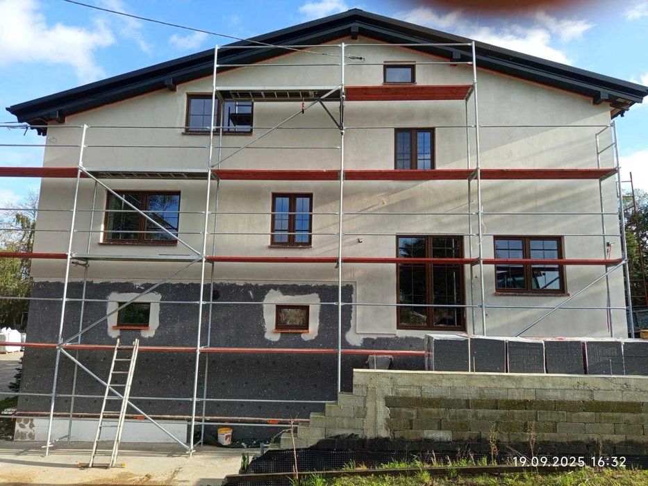 Wynajem rusztowań elewacyjnych