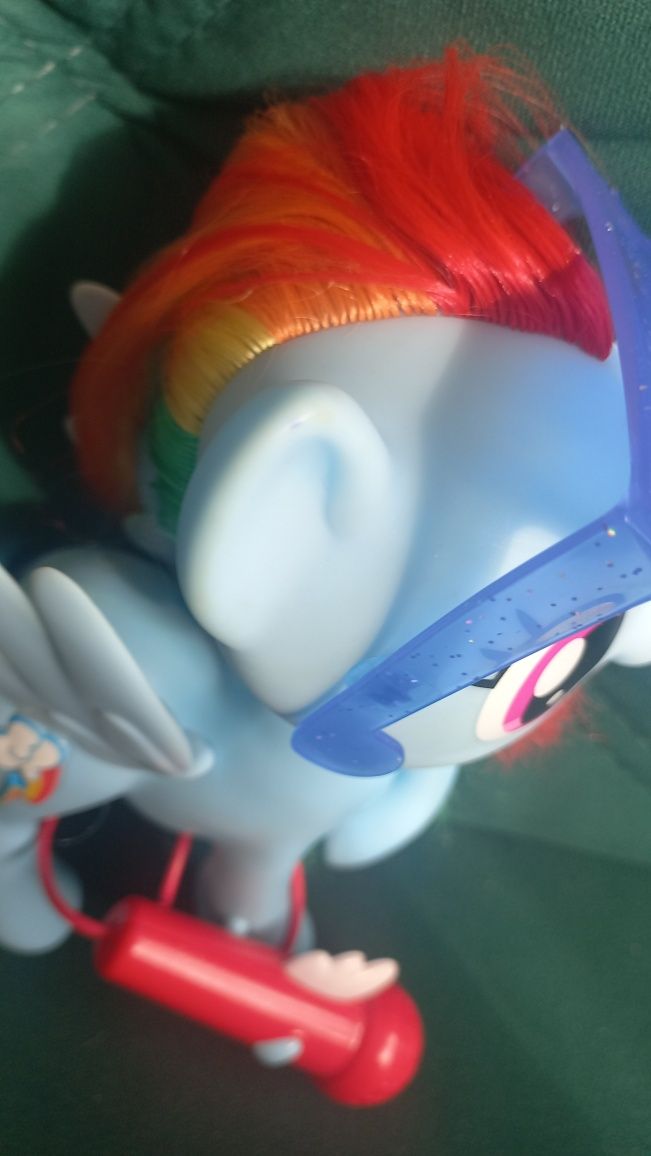 My Little Pony, śpiewająca Rainbow Dash