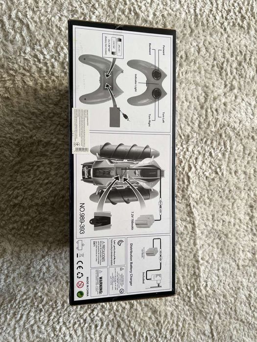 Машинка яка їздить по снігу та піску й по воді