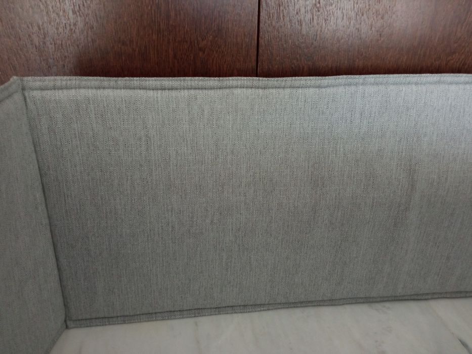 Contorno cinza de berço de bebé